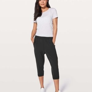 NWT Lululemon Rejuvenate Crop Black 18''